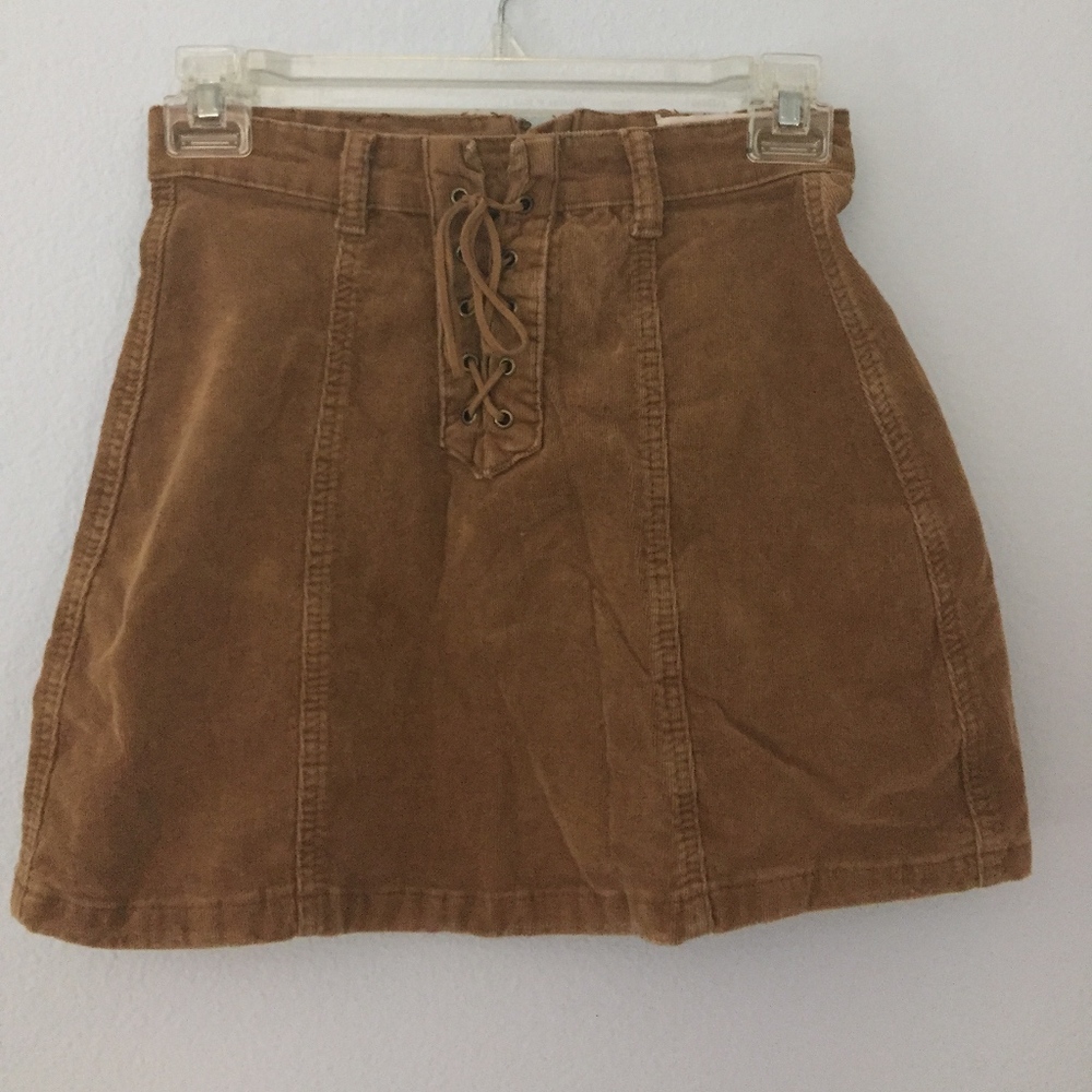 TILLYS tan mini skirt